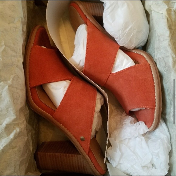 UGG Women's Celia Slide Sandal - Picture 5 of 8